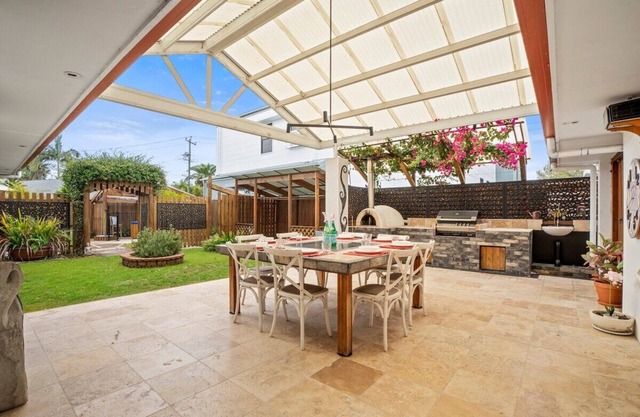 Bnbbooking - Burleigh Oasis, heated Spa