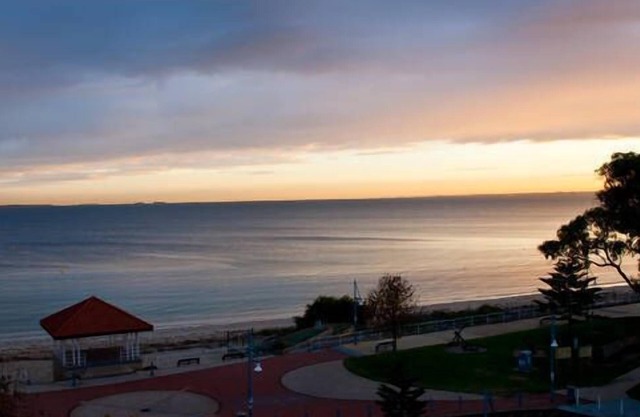 Paseo marítimo por la playa