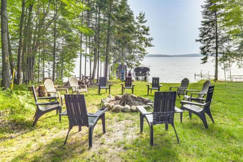Boat Dock, Full Gym Waterfront Nelson Lake Gem!