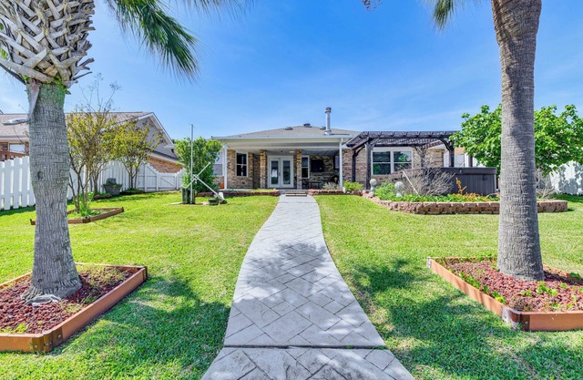Boat Dock & Lift: Waterfront Getaway in Slidell!