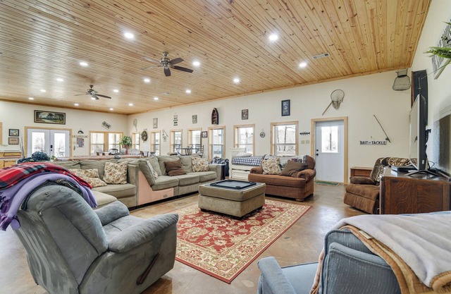 Boat Launch On-Site: Lakefront Toledo Bend Getaway