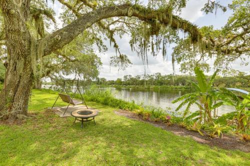Boat Lift and Private Dock Riverfront LaBelle Gem
