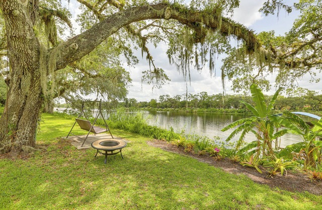 Boat Lift & Private Dock: Riverfront LaBelle Gem