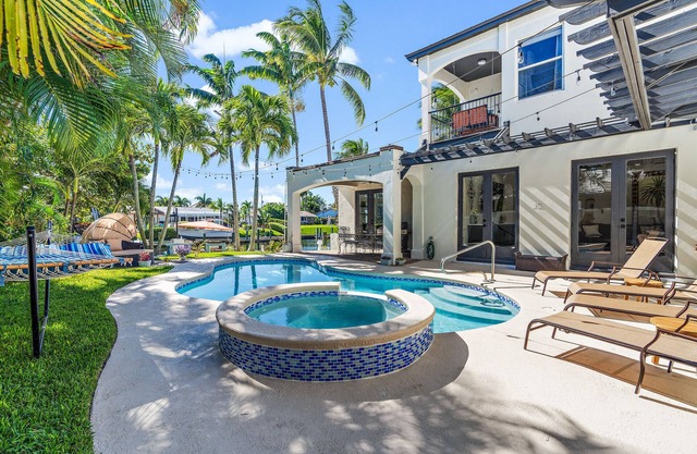 Boat+Pool Bliss: Aqua Escape