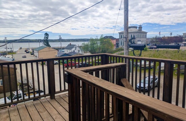 Boat Shop Loft getaway in Eastport