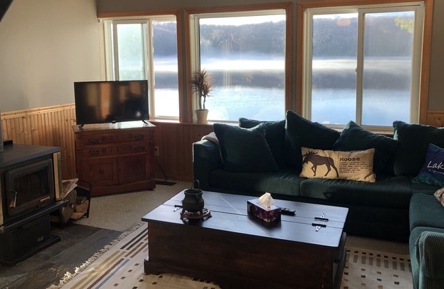 Boathouse Cottage on the water, access to snowmobile trails and ice fishing.