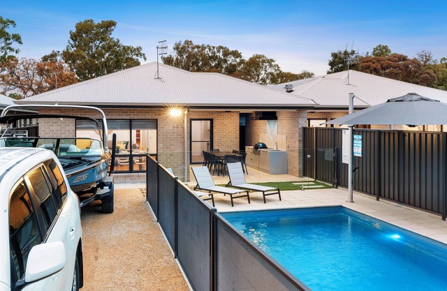 Boats And Bedzzz & Renmark River Villas