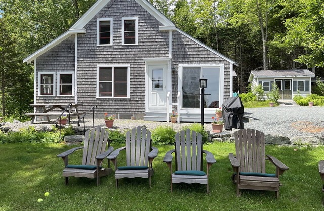 Bobolink in East Blue Hill - Charming Maine Cottage