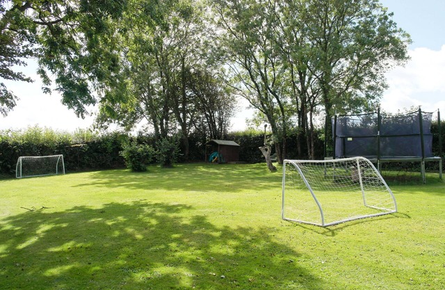 Bodrugan Una encantadora cabaña de Cornualles con jardines y patio privado, amigable