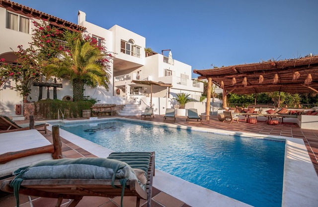 Bohemian Villa Resort- 5 min from the beach and town. Perfect for large groups