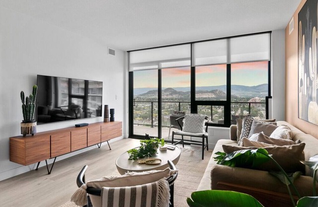 Bohemia Stunning Downtown Sub Penthouse