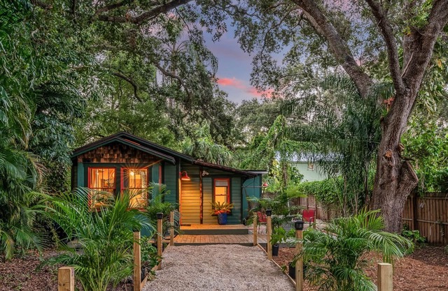 Bohemian Bungalow | Gulfports Oak Inn