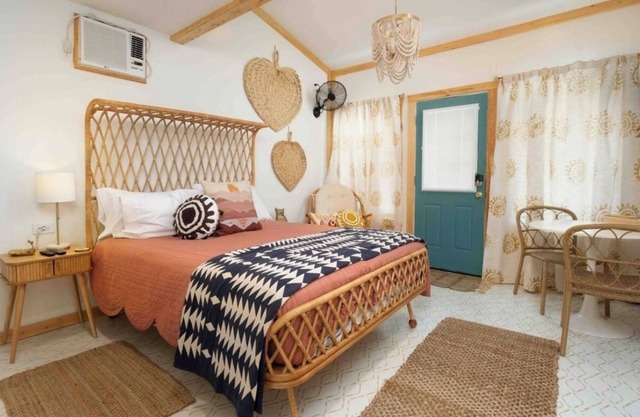Boho Bungalow on the Edge of Canyon