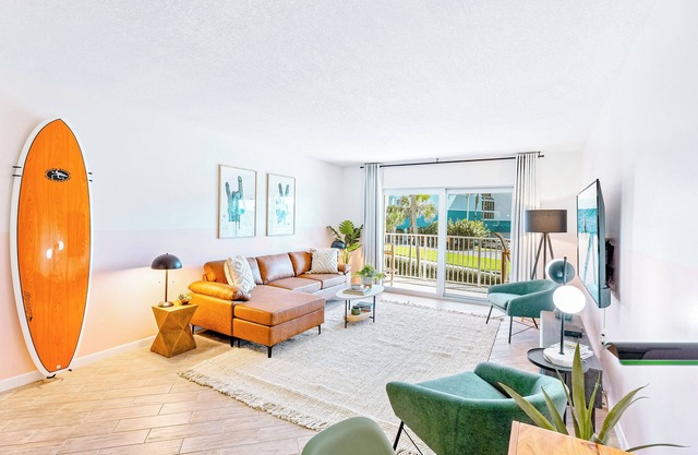 ¡Escapada espaciosa recientemente renovada con vista al mar!