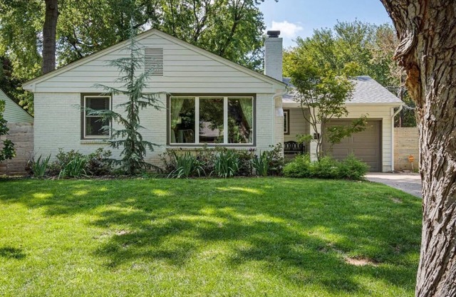 Boho Chic Close to Downtown and Gathering Place