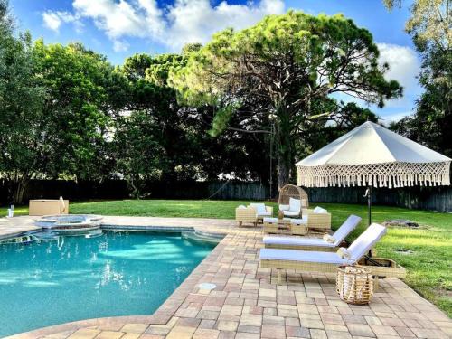 Boho House with heated Pool and Spa