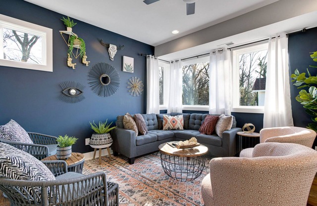 Boho Jungle Retreat: Walk to Coffee & Comedy!