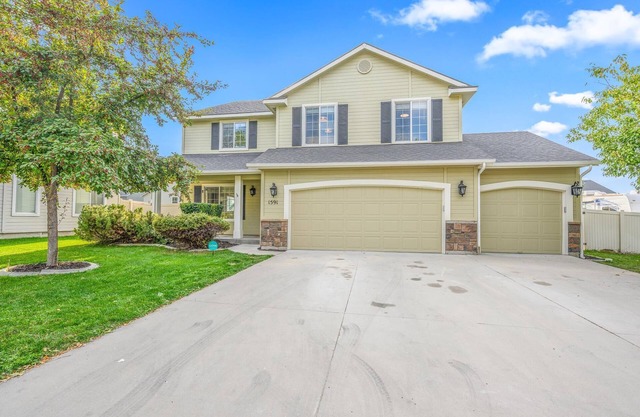 Boise Suburbs + HOTTUB + Game Room
