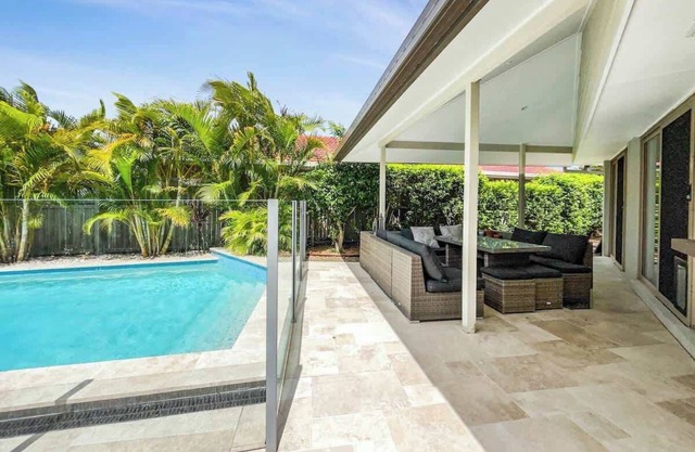 Bokarina Pool House: Relaxed Coastal Living