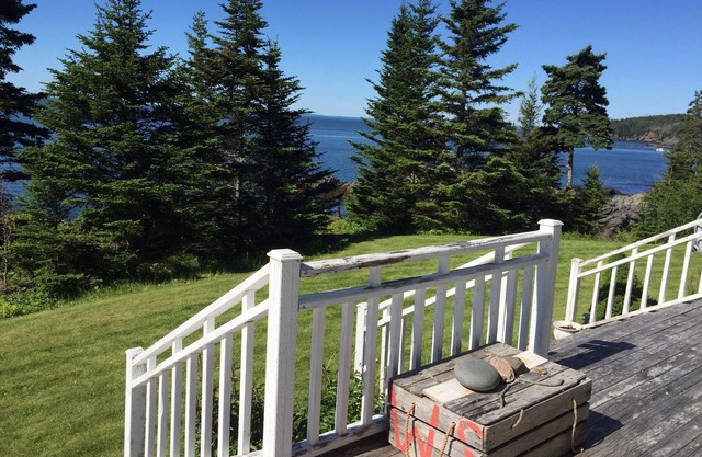 Bold Oceanfront Cape Style Home en la bahía de Fundy