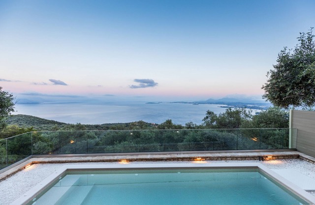 Villa Lunaria - Respirando desde una villa de lujo en Spartilas, Corfú