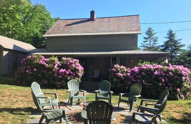 Bolton Landing Cabin, family getaway or romantic retreat close to Lake George