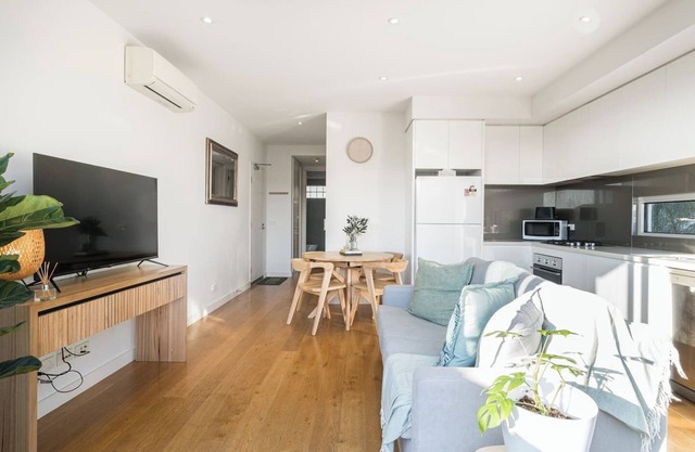 Bon Beachfront Haven Cosy Coastal Calm