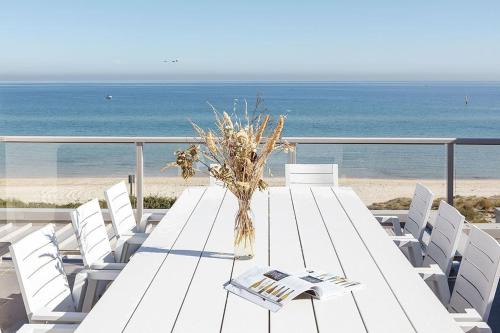 Bonbeach Bliss - Contemporary Waterfront Living