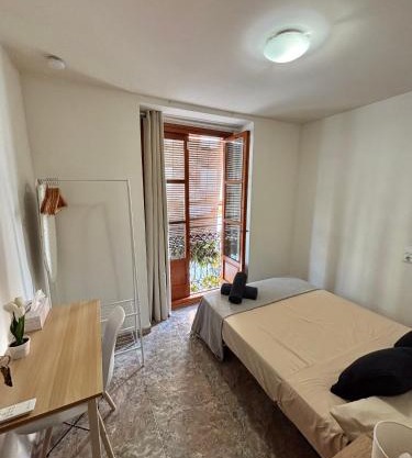 Bonita habitación con aire acondicionado