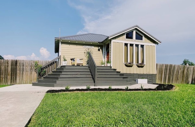 Bonnabel Haus w/ Stocktank Pool ft. on DIY Network