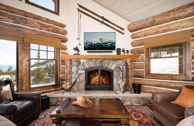 Book for Summer Getaways! Spacious Cabin with Mountain Views and Private Hot Tub!