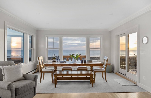 BOOK NOW! Breathtaking Ocean front Estate!