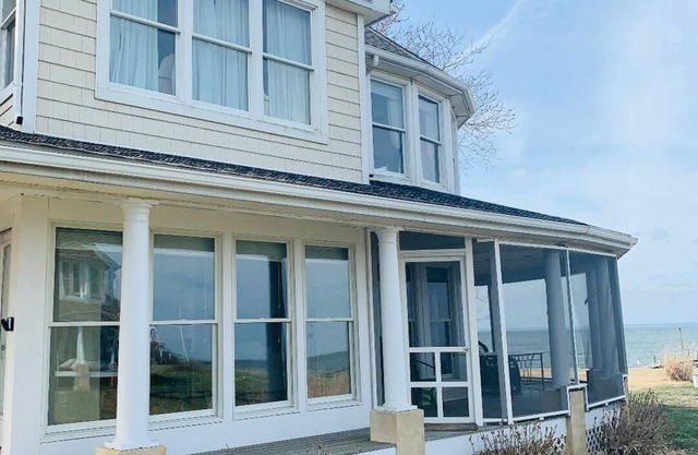 Fines de semana de otoño en esta hermosa casa frente al mar en la bahía de Chesapeake