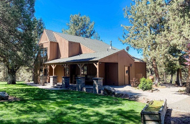 Discounted Rates! Epic Riverview Home on 5 Private Acres. Dog Friendly, Gourmet Kitchen, AC
