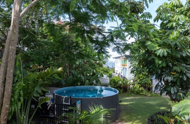 Book now for this weekend - Queenslander Bay Views, Pool, AC