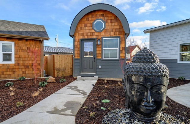 Book the Bohemian Bungalow at The Boutique Retreat in downtown McMinnville.