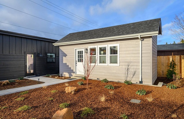 Book the Coastal Cottage at The Boutique Retreat in downtown McMinnville.
