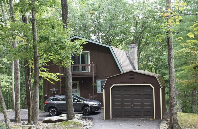 Book Your Fall Getaway For Hiking, Kayaking, Tubing & Leaf Peeping