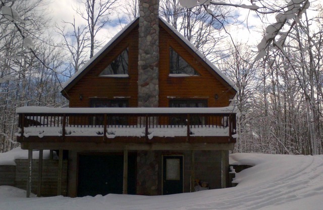 Hermoso chalet de cedro en el bosque cerca de Gaylord