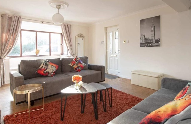 BookedUK: Rose View Bungalow House in Roydon
