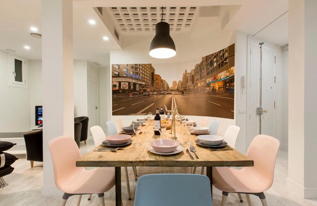 Bookinmadrid com - Cascorro Sq 18 pax