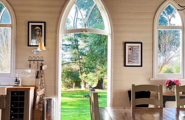 BookLovers Creatives Romantic Luxe Retreat Great Ocean Road Region on Acreage