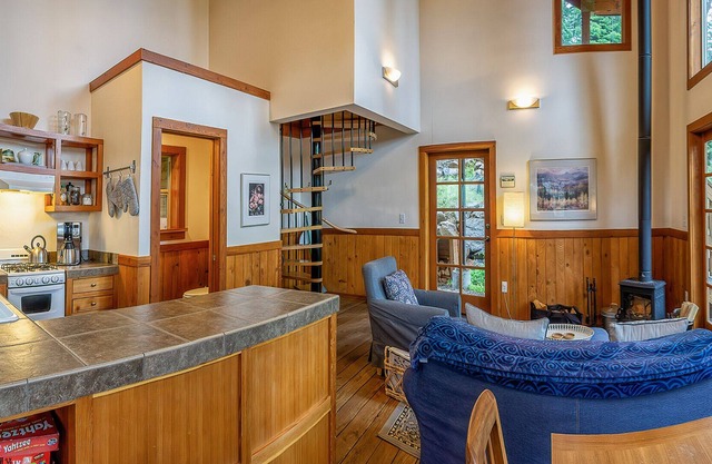 BookStayHop - #1E Boccard Point ~ Green Springs Cabins ~ Jacuzzi Tub~ Kitchen