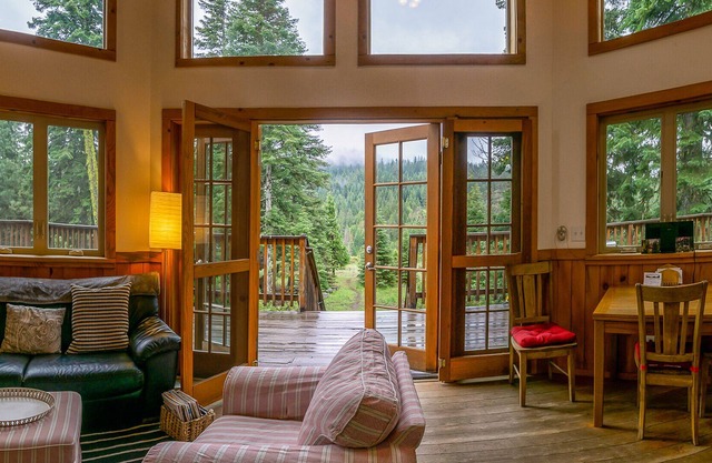 BookStayHop - #2C Mayfield Gardens ~ Green Springs Cabins ~ Jacuzzi Tub ~Views ~