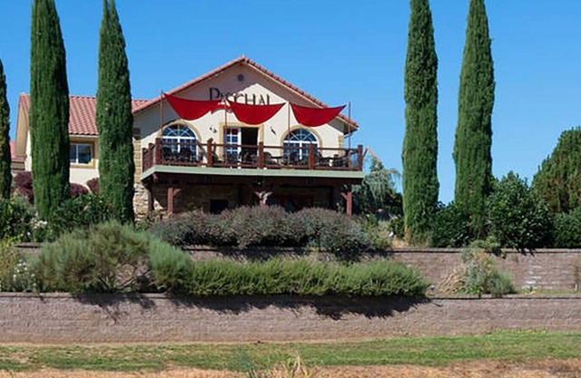 BookStayHop - Paschal Winery Compound ~ Hot Tubs ~ Mountain Views!