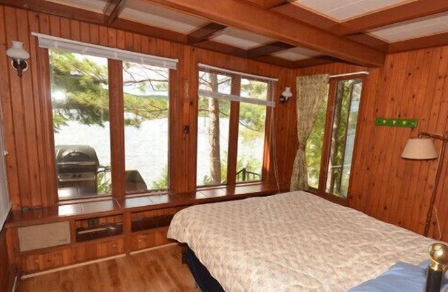 BOOTH LANE - 3 Bedroom Waterfront Cottage: AVAILABLE: JULY 26TH-AUGUST 2ND!