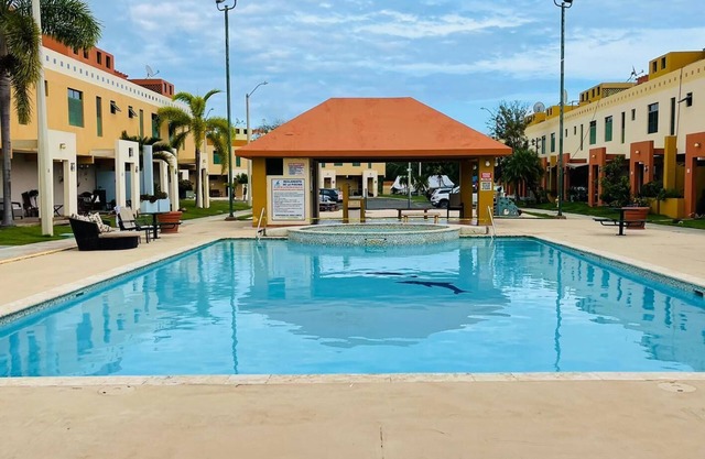 Boquerón, Cabo Rojo 3 BR/2 1/2 BA Condo Steps from pool, close to DT & Beach
