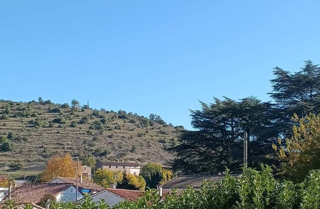Bordering Ardèche, detached house for 6 people, 300 metres from village center