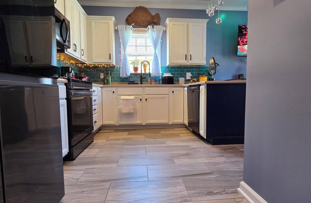 Boro Breeze Vacation Rental & Venue-Tropical Island Charm, Amenities, Sleeps 4-8