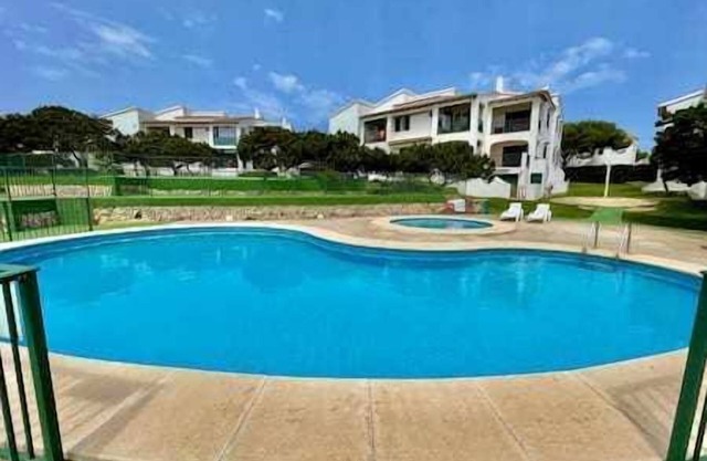 Bosch-Apartamento de 2 dormitorios y con piscina.